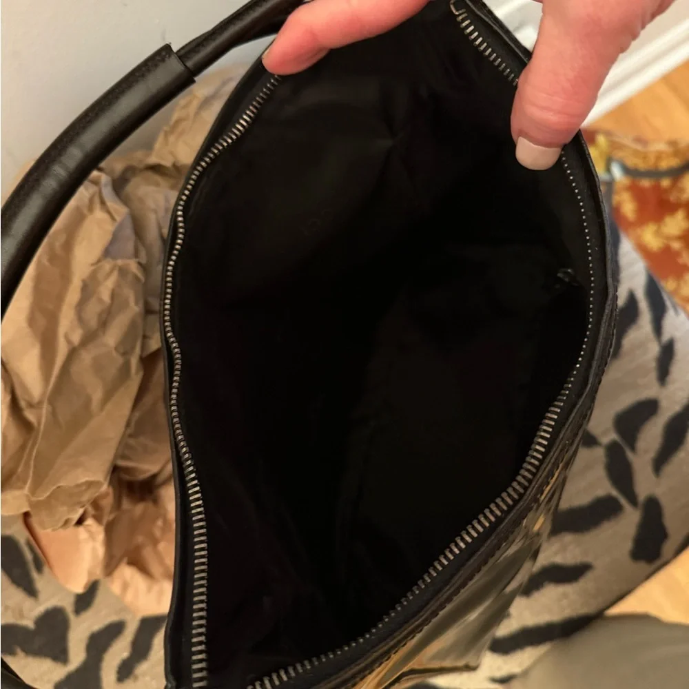 Gucci Black Patent Leather Shoulder Bag - Picture 8 of 10